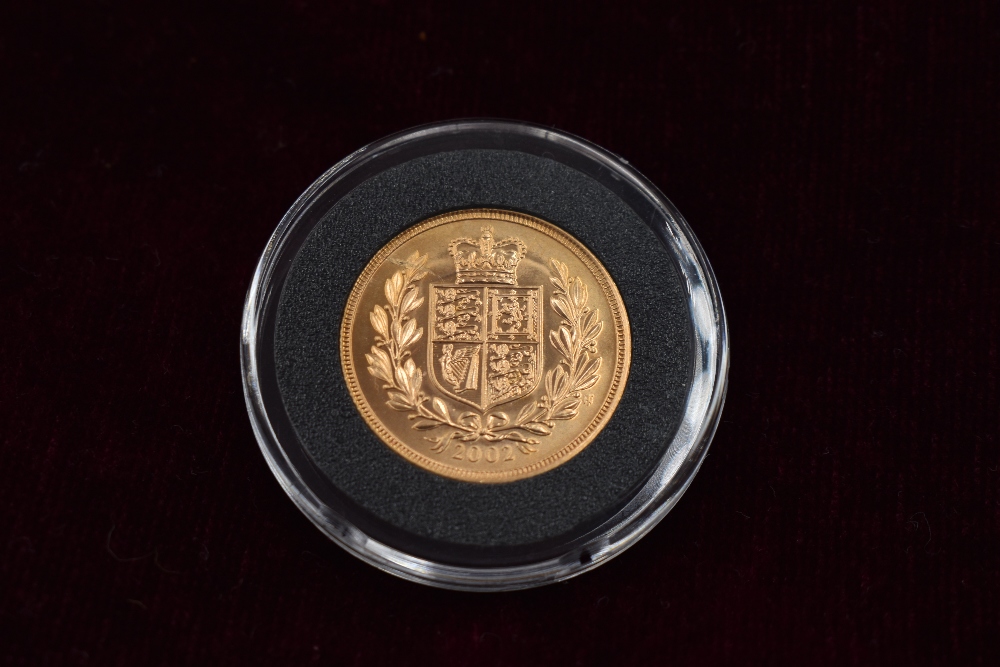 A collection of eleven Gold Sovereigns. The Queen Elizabeth II Gold Sovereign Complete design - Image 9 of 24