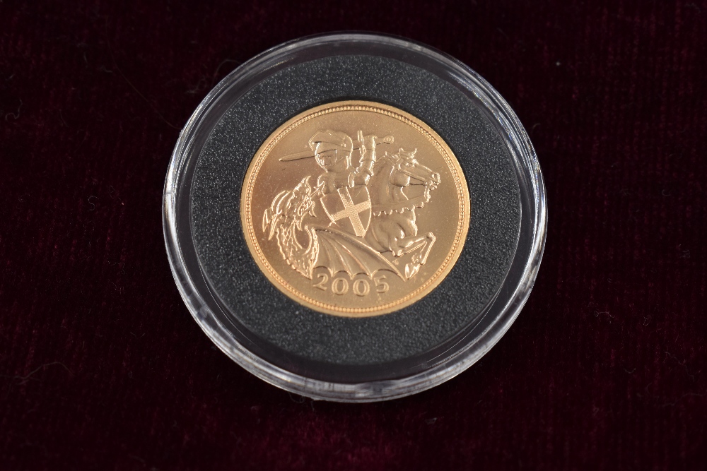 A collection of six Gold Sovereigns. The 200th Anniversary (1817-2017) St George and the Dragon Gold - Image 5 of 13