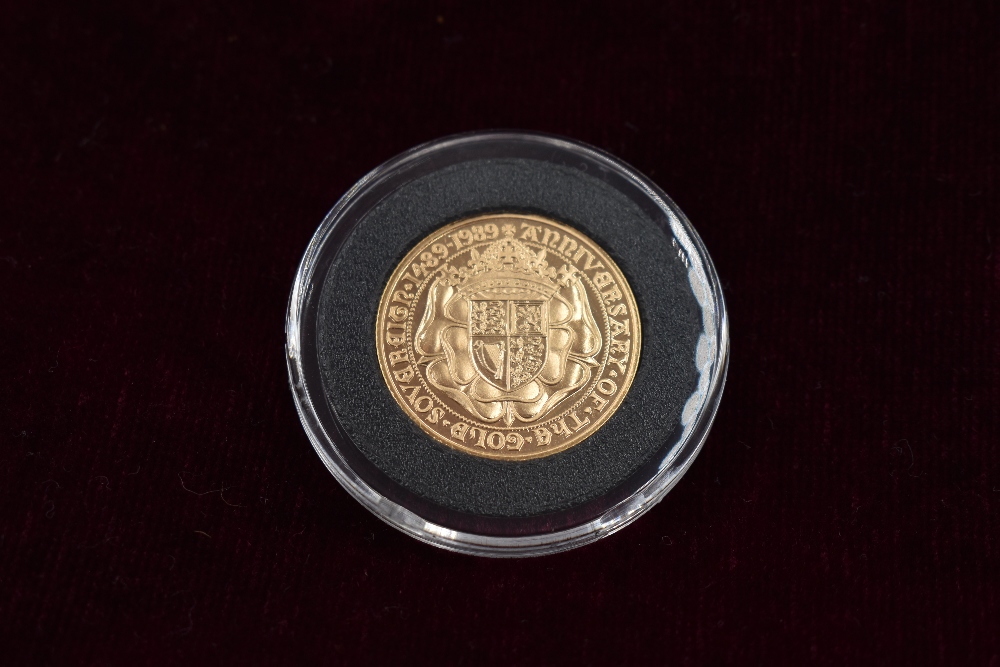 A collection of eleven Gold Sovereigns. The Queen Elizabeth II Gold Sovereign Complete design - Image 7 of 24