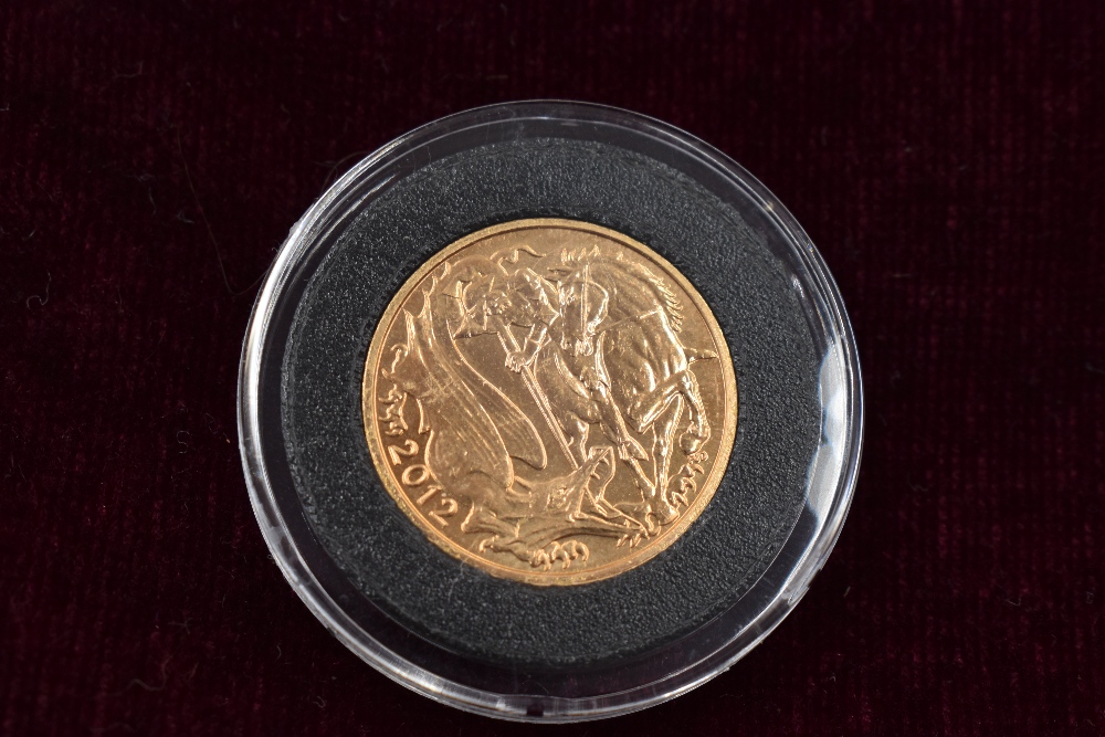 A collection of six Gold Sovereigns. The 200th Anniversary (1817-2017) St George and the Dragon Gold - Image 7 of 13