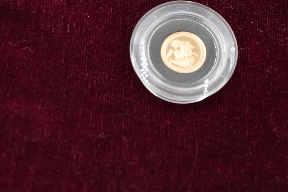 A Gold Quarter Sovereign. The Quarter Sovereign Gold proof 2017 in Royal Mint Case - Image 3 of 3