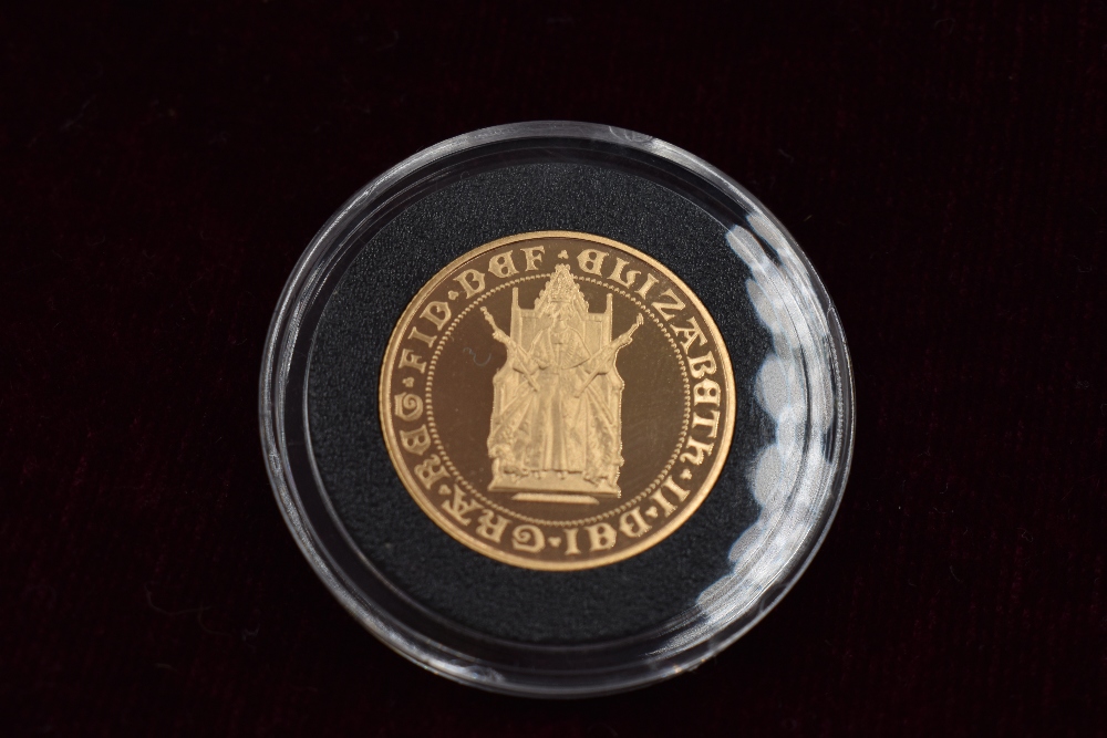 A collection of eleven Gold Sovereigns. The Queen Elizabeth II Gold Sovereign Complete design - Image 6 of 24