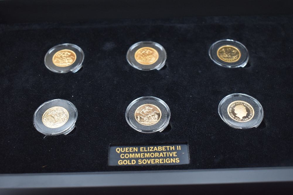 A collection of eleven Gold Sovereigns. The Queen Elizabeth II Gold Sovereign Complete design - Image 12 of 24