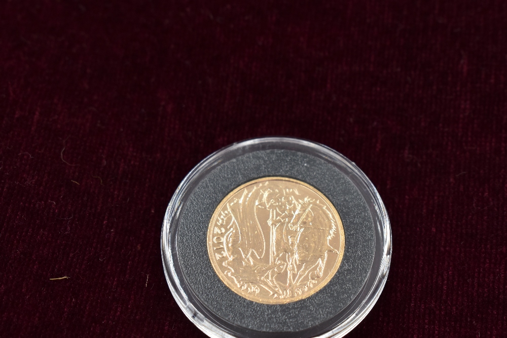 A collection of eleven Gold Sovereigns. The Queen Elizabeth II Gold Sovereign Complete design - Image 20 of 24