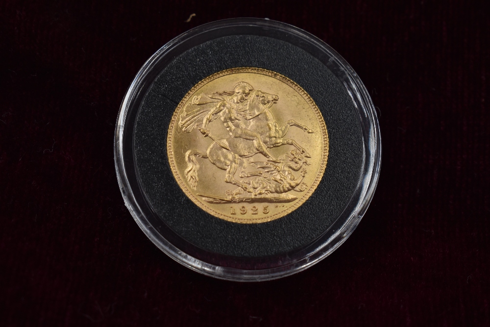 A collection of six Gold Sovereigns. The 200th Anniversary (1817-2017) St George and the Dragon Gold - Image 13 of 13