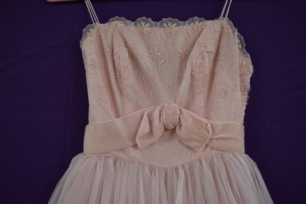 A vintage 1950s pale pink evening gown,having layered skirt and tiered detailing to back, boned - Image 2 of 4