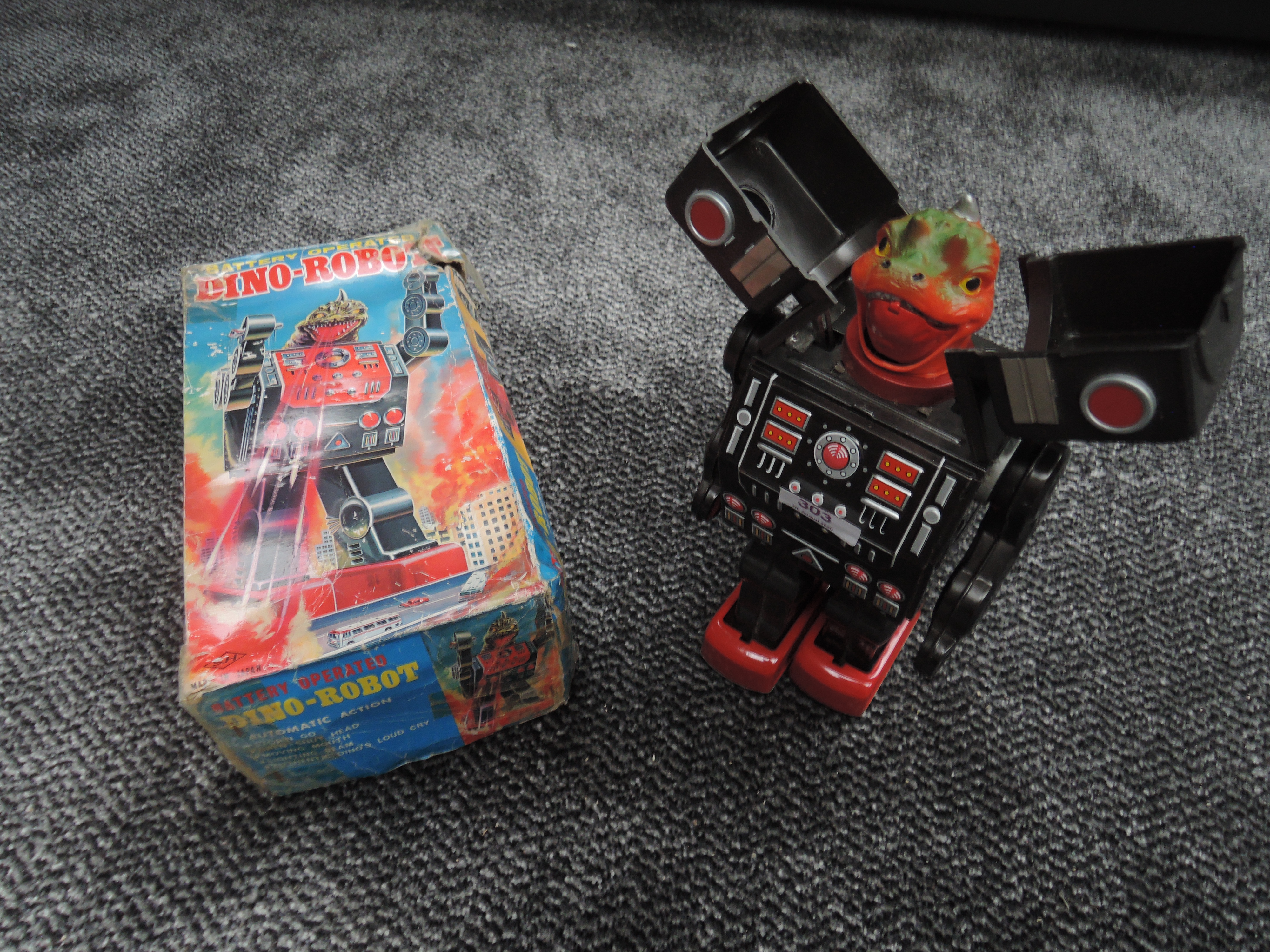 A 1960's SH (Japan) tin plate and battery operated Dino-Robot having open and closed head to - Image 2 of 3