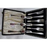 A cased part set of silver cake forks having decorative terminals, Birmingham 1941, Arthur Price &