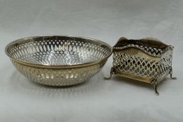 A small silver dish of circular form having pierced decoration, Birmingham 1911, Joseph Gloster, and