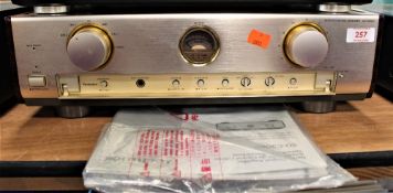 A rare technics amp - SUC3000 - nice silver and wood finish - beautiful item with exceptional sound