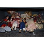 A lot containing a mixture of modern and retro doll,mixed styles and sizes.