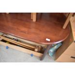 A mahogany effect oval dining table , approx. 150 x 90cm
