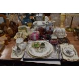 A mixed lot containing an Aynsley cake knife and plate, a small Wedgewood pot, Royal souvenir