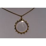 A glass locket in a decorative 9ct gold mount on a 9ct gold box chain, approx 17'