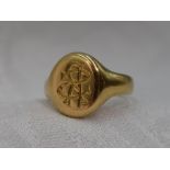 An 18ct gold signet ring, approx 8.8g & size O/P