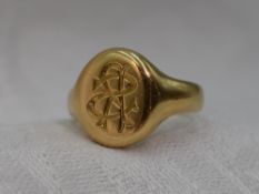 An 18ct gold signet ring, approx 8.8g & size O/P