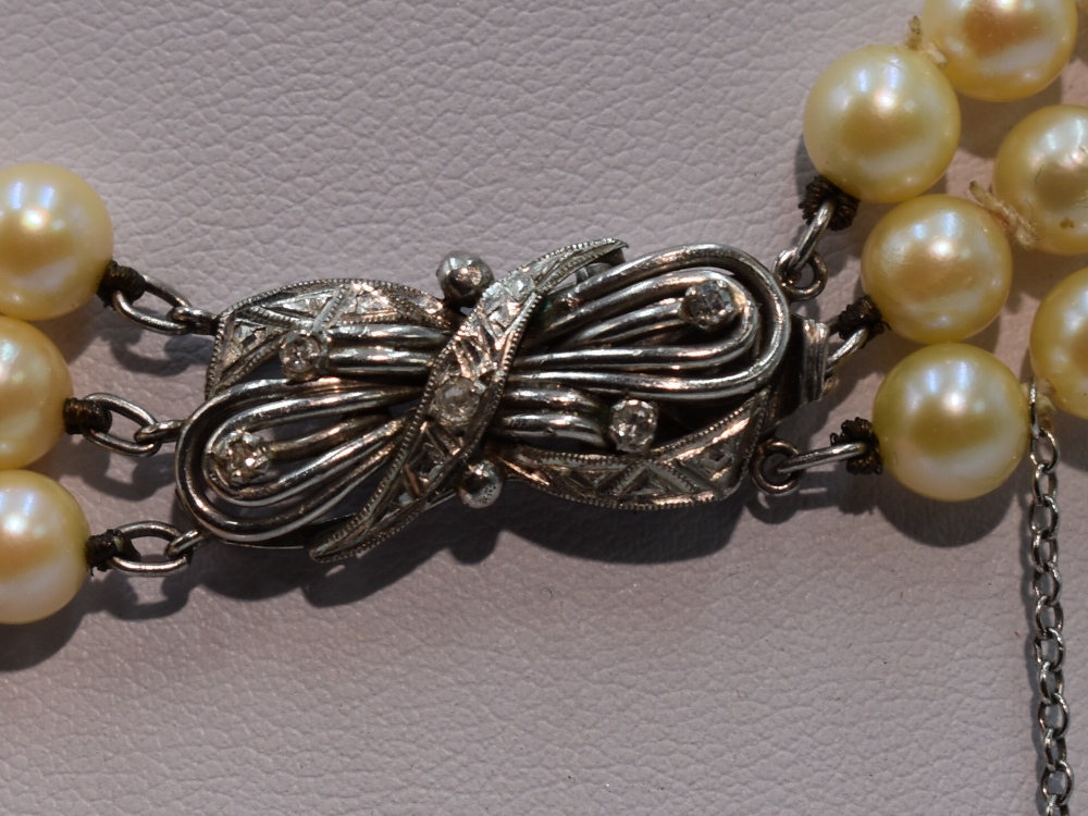 A mid 20th Century triple row cultured pearl necklace, each pearl of even form having decorative - Image 3 of 3