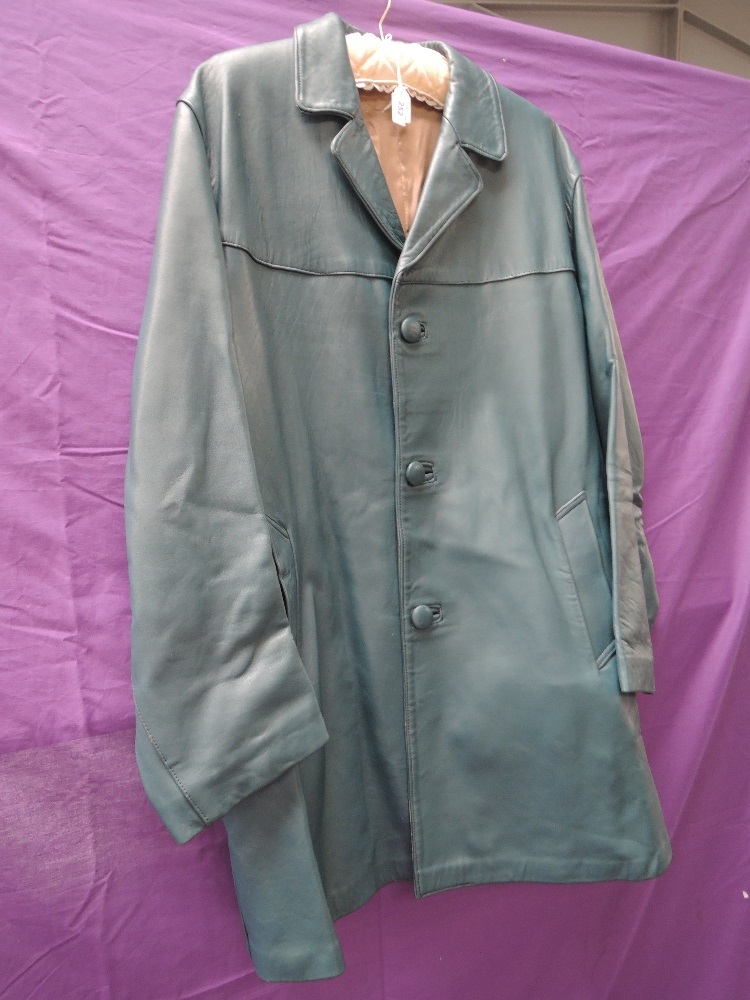 Gents vintage teal coloured leather coat,singled breasted,fully lined and in great order, belt and - Image 2 of 2