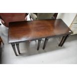 A vintage stag or similar mahogany coffee table with double nest under, approx 104 x 46cm