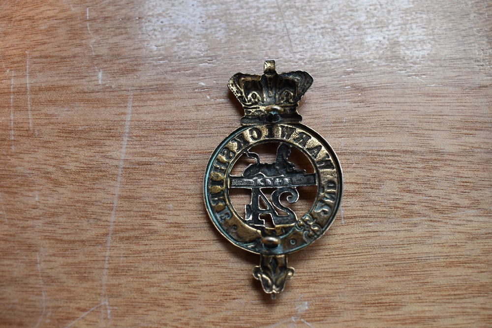 A 24th (2nd Warwickshire) Regiment of Foot Victorian Officers Glengarry badge circa 1874-81 - Image 2 of 4