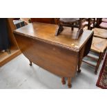 An early to mid 20th Century oak gate leg table, on Queen Anne style legs, width approx. 107cm