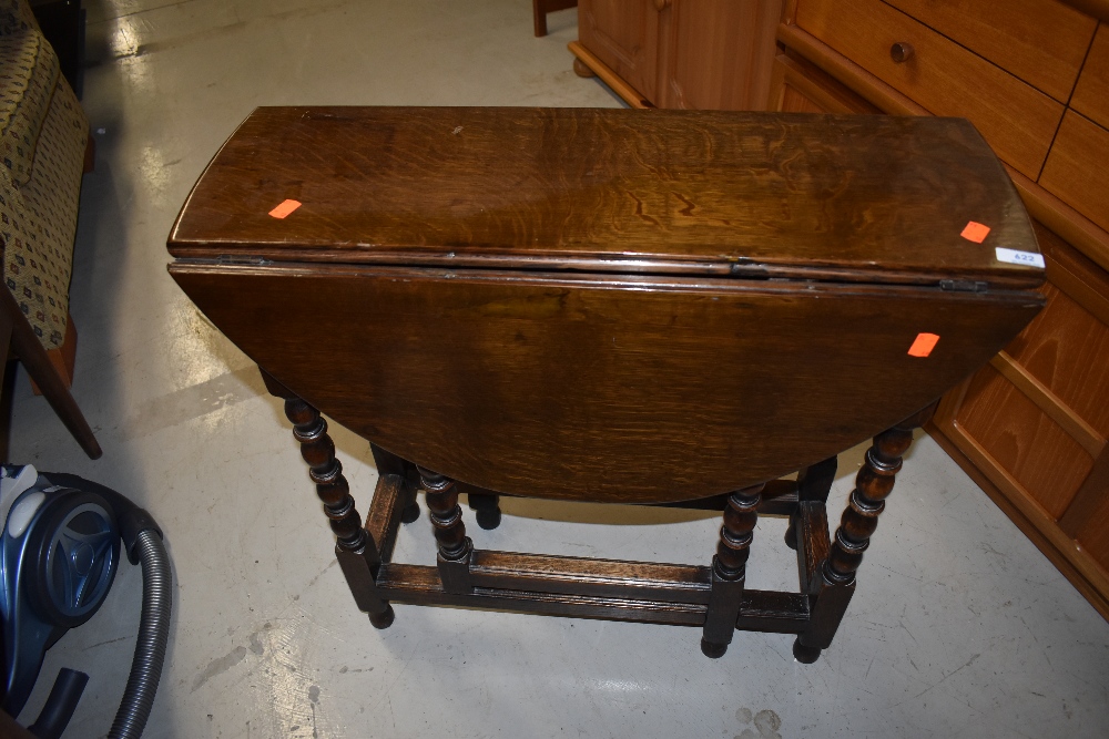 A nice quality traditional oak gate leg table, having bobbin turned legs, good proportions being