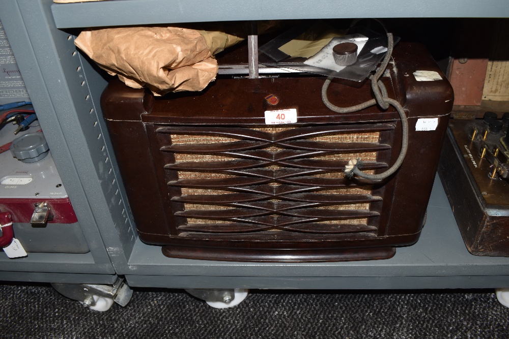 A vintage Phillips 46dA - 15 valve radio