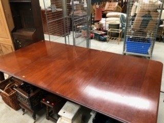 A Victorian mahogany extending dining table, includes winder and two additional leaves, approx. - Image 2 of 2