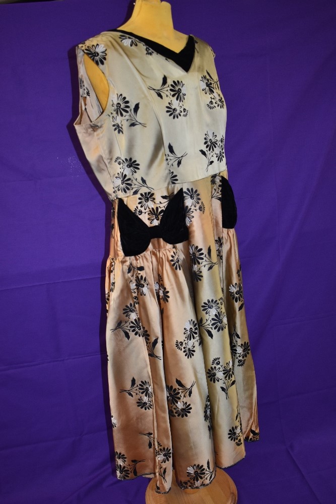 A vintage 1950s gold dress with flocked pattern and black velvet detailing to neckline and skirt, - Image 4 of 4