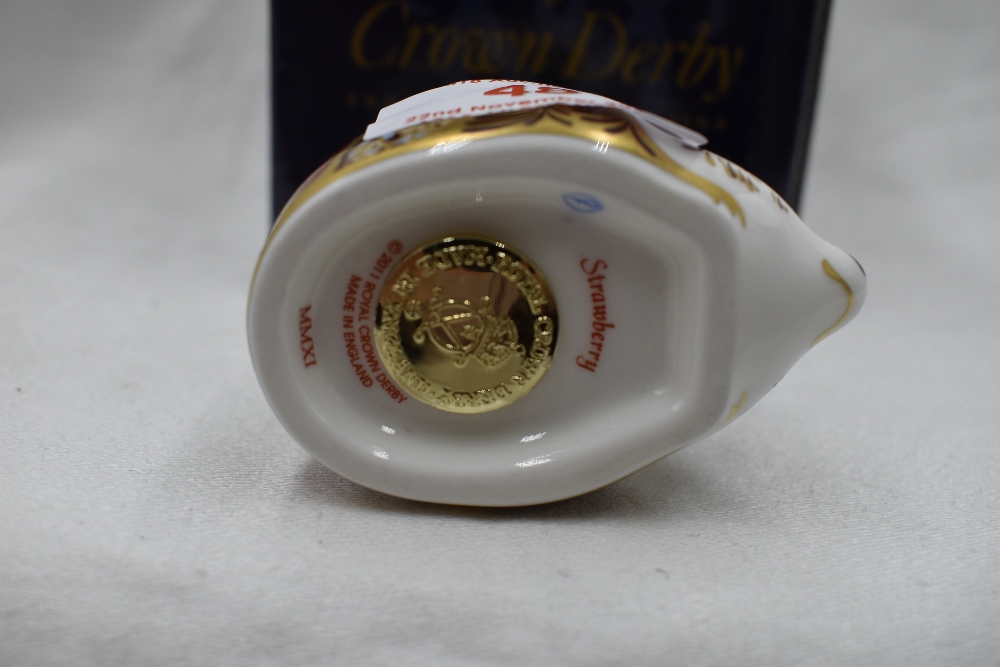 A Royal Crown Derby Collectors Guild Strawberry Hedgehog paperweight, boxed with gold stopper - Image 2 of 2