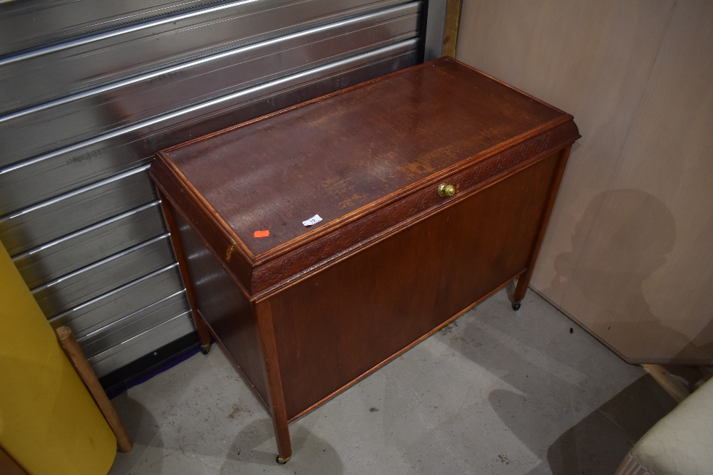 An early 20th Century oak bedding box, approx. width 93cm, depth 49cm