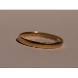 An 18ct gold wedding band, size P & 1.3g