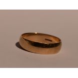 A gents 9ct gold wedding band, size V and approx 3.4g