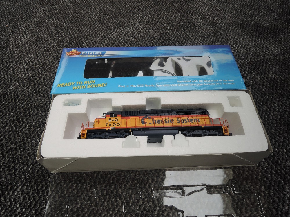 A Broadway Limited Blueline HO scale EMD SD40-2 B&O Locomotive 7600, in original box 5002