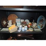 A mixed lot of items including blue and white jugs with gilt edging, a handheld sewing machine,