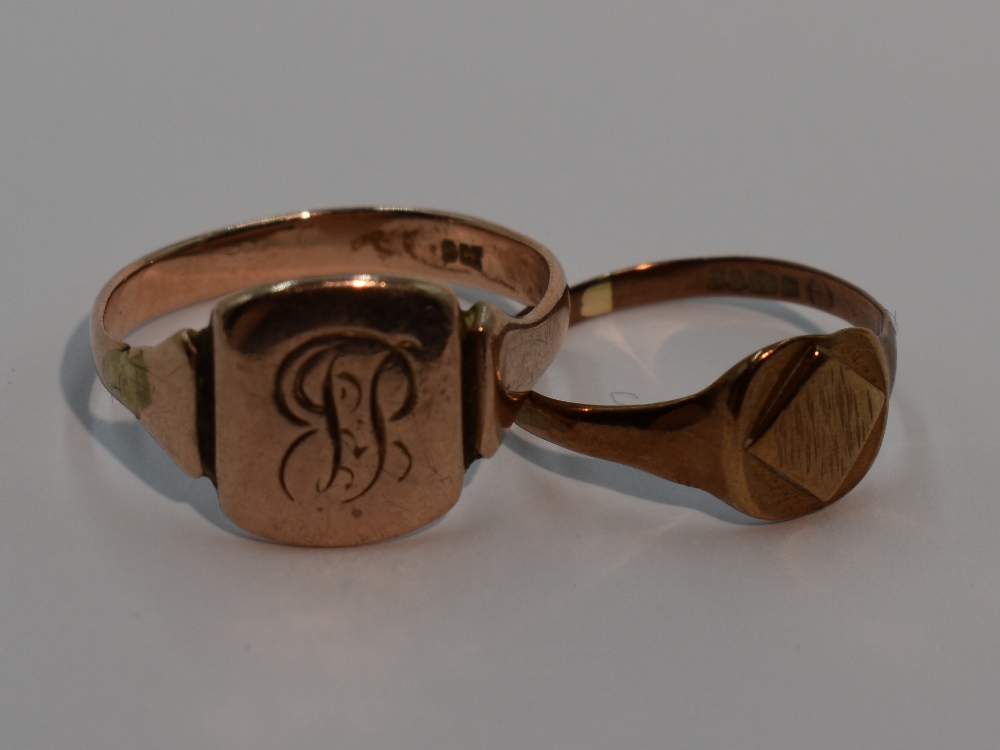 Two 9ct rose gold signet rings having bark effect decoration and monogram, sizes P & W & approx 6.