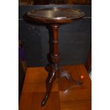 A reproduction mahogany wine table on triple splay legs, diameter approx. 25cm