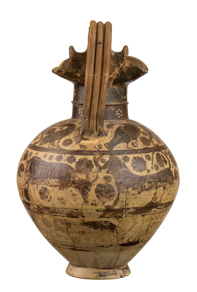 Corinthian Trefoil Oinochoe with Typhon, 600 - 550 BC; height cm 42; Large trefoil oinochoe, with - Image 3 of 5