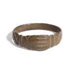 Roman Bronze Marriage Ring with Dextrarum Iunctio, 3rd - 5th century AD; diam cm 1,8. Provenance: