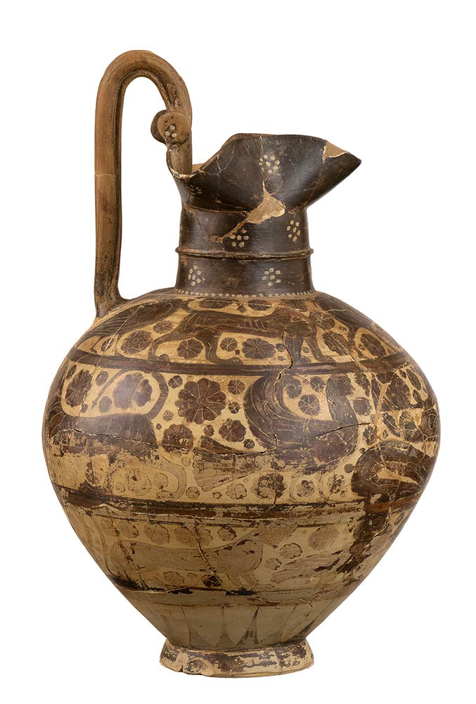 Corinthian Trefoil Oinochoe with Typhon, 600 - 550 BC; height cm 42; Large trefoil oinochoe, with - Image 2 of 5