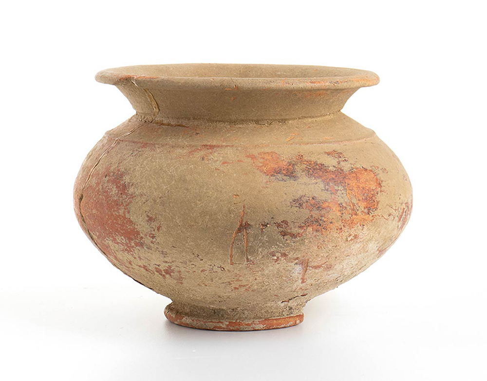 Etruscan Olla, 6th century BC; height cm 18, diam. cm 19. Restored. Provenance: English private