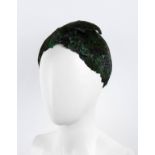 CHRISTIAN DIOR PARIS LICENCE COPY FEATHERS HAT 50s A green feathers hat. General conditions