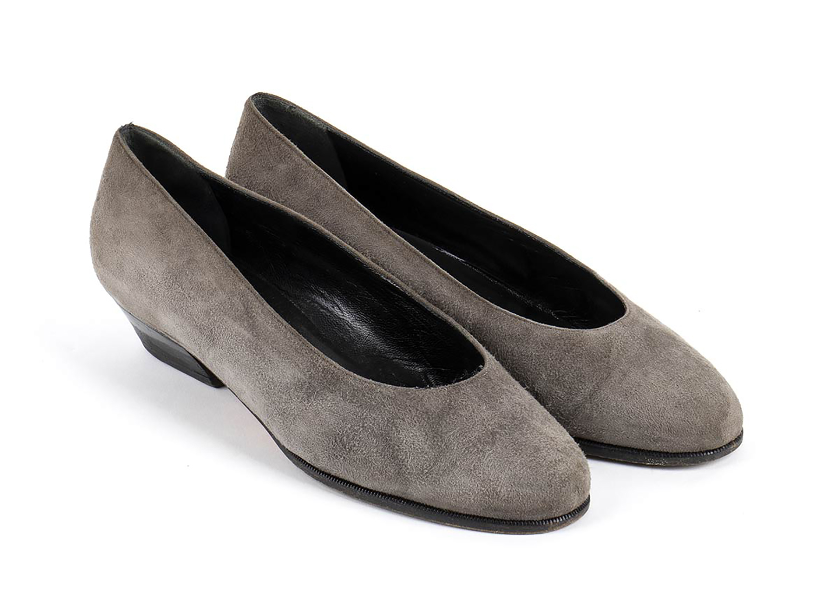 GIORGIO ARMANI SUEDE DECOLLETE 80s A grey suede decolleté. General Conditions grading B/C (signs