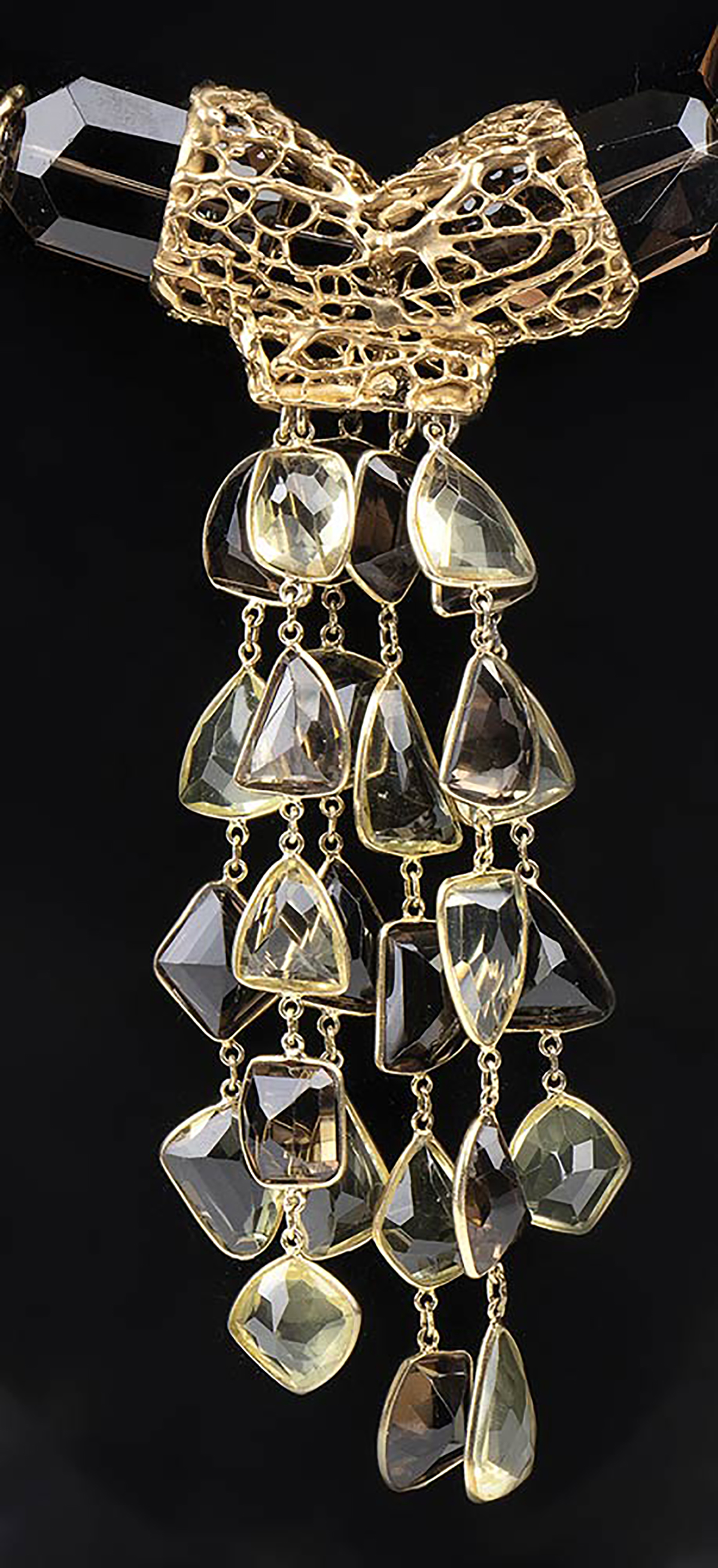 NECKLACE IN SMOKY TOPAZ WITH A LEMON CITRINE AND SMOKY TOPAZ DROP PENDANT A necklace comprised of 12 - Image 2 of 4