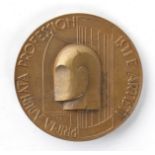 A comemorative medal Bronze, 50 mm A bronze medal by Ernesto Tayhat, first meetin of professional