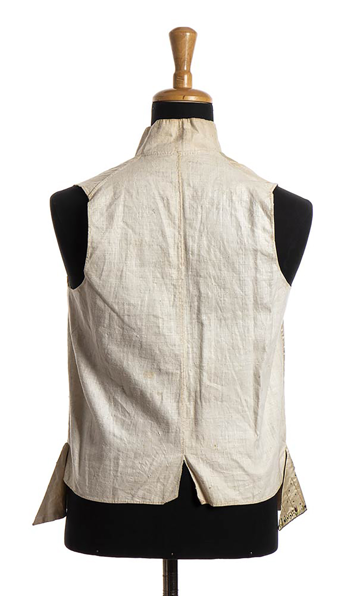 SILK AND LINEN VEST Late 18th Century Embroidered ivory silk and linen vest. Bust 100 cm General - Image 3 of 4