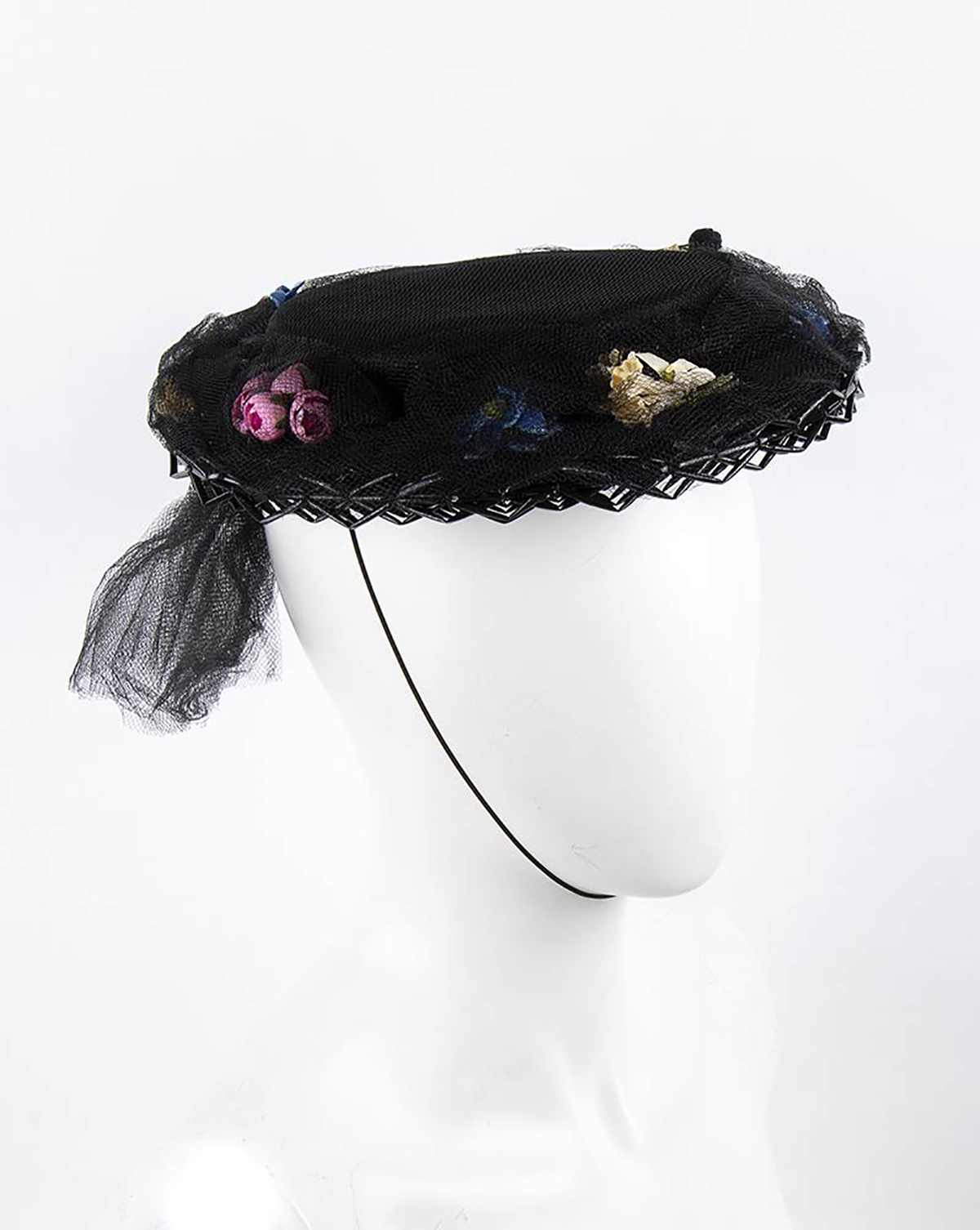 MAD MANCY TWO HATS 40s/ 60s A lot of 2 items: a late 40s black straw boater hat, black tulle and - Image 4 of 7