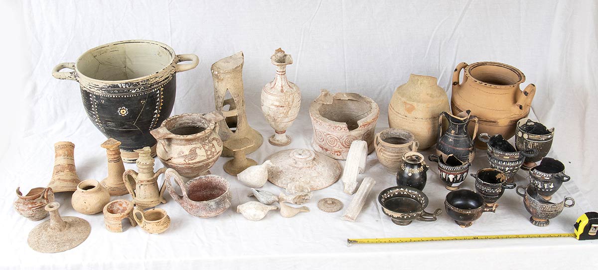 GROUP OF CANOSINE AND APULIAN VESSELS AND FRAGMENTS 4th - 3rd century BC