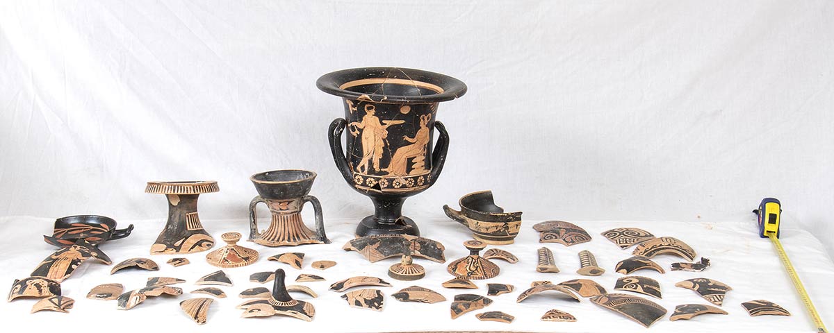 GROUP OF APULIAN AND CAMPANIAN VESSELS AND FRAGMENTS 5th - 4th century BC