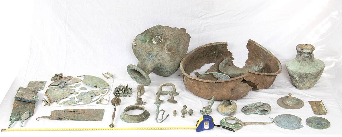 LARGE GROUP OF BRONZE OBJECTS From Etruscan to Roman Period